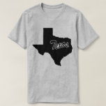 Camiseta em forma de estado do Texas<br><div class="desc">Mostre seu orgulho de casa com essas t-shirts e outros itens que têm um esboço do estado do Texas com o nome dentro da forma.</div>
