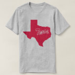 Camiseta em forma de estado do Texas<br><div class="desc">Mostre seu orgulho de casa com essas t-shirts e outros itens que têm um esboço do estado do Texas com o nome dentro da forma.</div>