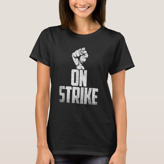 Camiseta Em Greve à Resistência à Solidariedade - Protesto  (Frente)