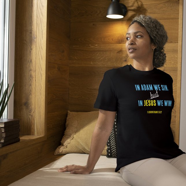 Camiseta Em Jesus ganhamos | Bíblia de frase inspiradora Ve (Criador carregado)