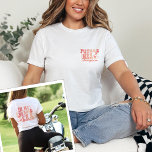 Camiseta Em Meu Noivado De Era Envolvido, Ofereça-Se À Facu<br><div class="desc">Celebre a jornada para sempre com a camiseta personalizada do Noivado "Na Minha Era Envolvida" - uma escolha personalizada e moderna para a futura noiva. Esta camisa não é apenas uma roupa; é uma celebração de amor e compromisso. O texto retrô ondulado adiciona um toque legal e moderno, fazer-o como...</div>