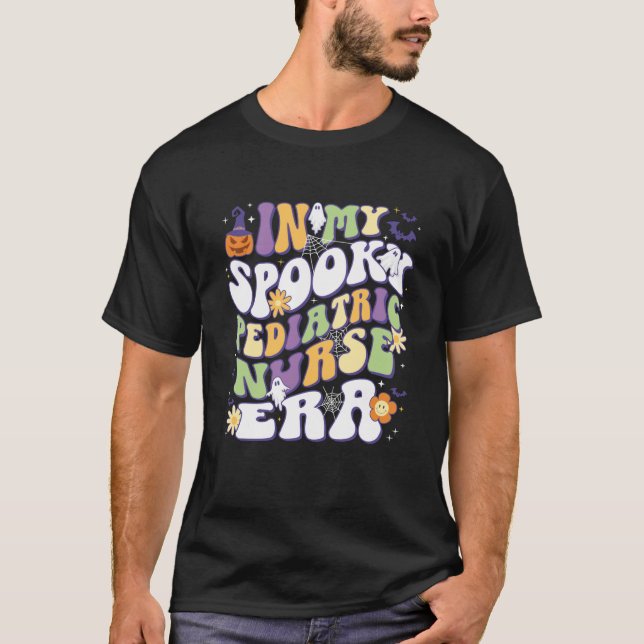 Camiseta Em Minha Enfermeira Pediátrica Era Groovy Enferman (Frente)