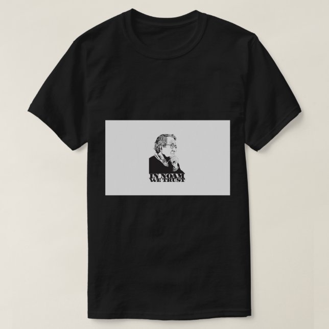 Camiseta Em Noam Confiamos - Noam Chomsky Design - Liberal  (Frente do Design)
