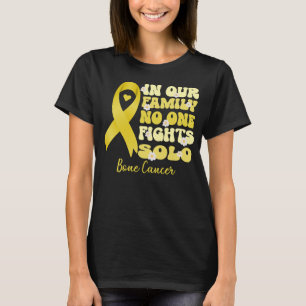Camiseta em nossa família ninguém luta contra o cancer de o