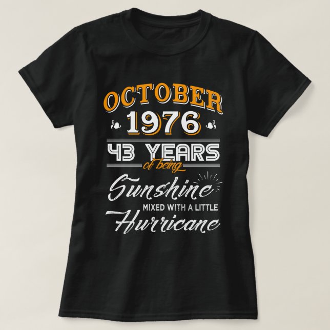 Camiseta Em outubro de 1976 presentes do aniversário da (Frente do Design)