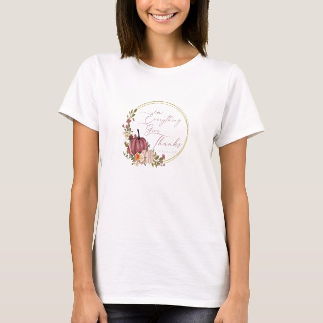 Camiseta Em Tudo Dê graças abóboras pastel e douradas (Frente)