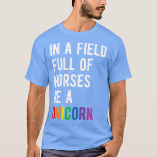 Camiseta Em Um Campo De Cavalos, Ser Uma Caneca De Ts Unicó