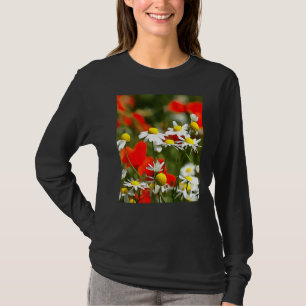 Camiseta Em Um Campo De Poppies Ser Um Prêmio De Margarida
