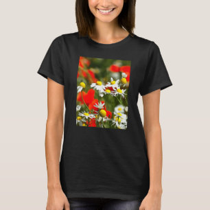 Camiseta Em Um Campo De Poppies Ser Um Prêmio De Margarida