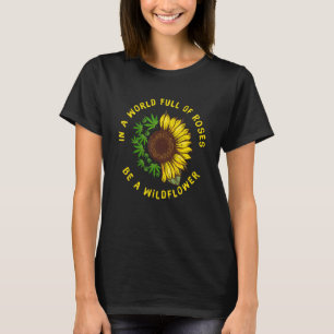 Camiseta Em Um Cheio Mundial De Rosas Ser Um Girassol