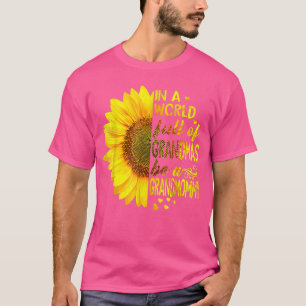 Camiseta Em um cheio mundial de vovós seja vovó Sunflow