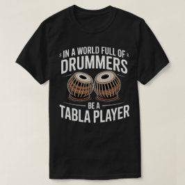 Camiseta Em Um Mundo Cheio De Bateristas Seja Um Tocador De