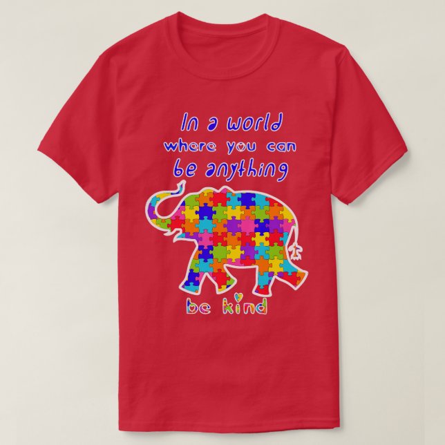 Camiseta Em Um Mundo Onde Você Pode Ser Qualquer Coisa (Frente do Design)