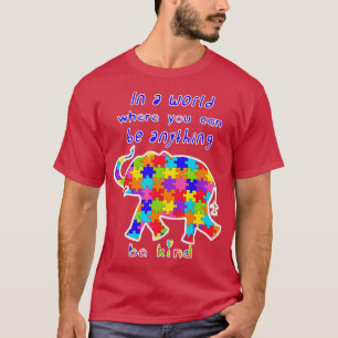 Camiseta Em Um Mundo Onde Você Pode Ser Qualquer Coisa
