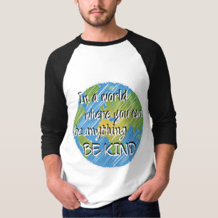 Camiseta Em um mundo onde você pode ser qualquer coisa