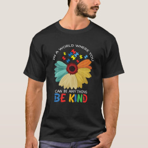Camiseta Em Um Mundo Onde Você Pode Ser Qualquer Coisa Que