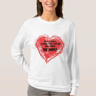 Camiseta Em um mundo onde você possa ser qualquer coisa,