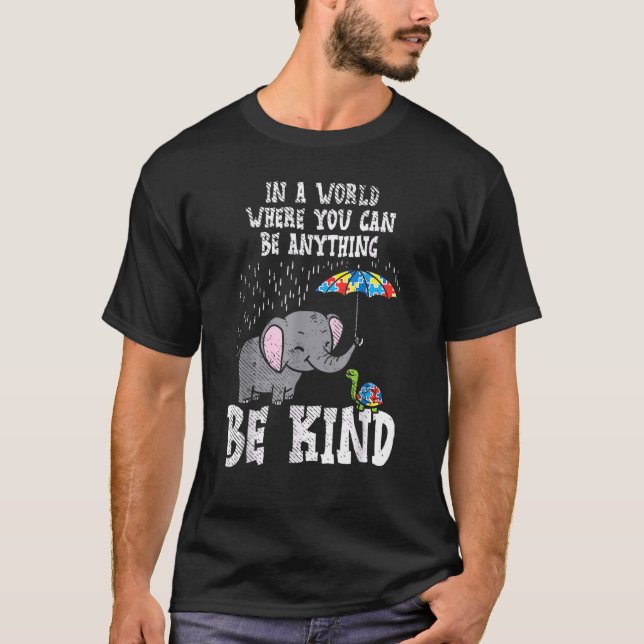 Camiseta Em Um Mundo Seja Bonito Elefante Turtle Umbrella A (Frente)
