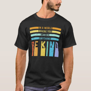 Camiseta Em um mundo, seja gentil com tolerância ao amor I