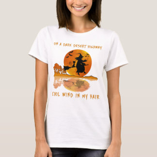 Camiseta Em uma estrada escura do deserto, vento legal em m