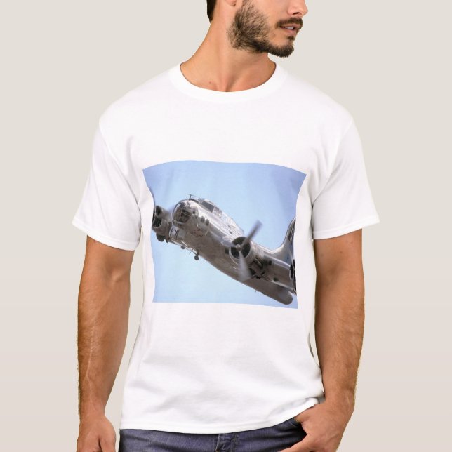 Camiseta Em Uma Fortaleza Voadora B17 (Frente)