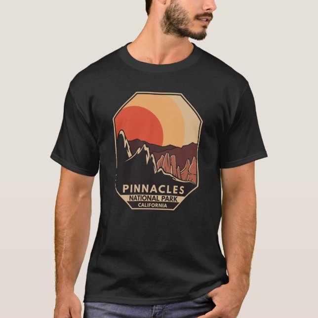 Camiseta Emblema Retroativo Mínimo do Parque Nacional Pinna (Frente)