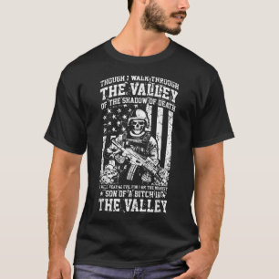 Camiseta Embora eu caminhe através dos militares do Vale