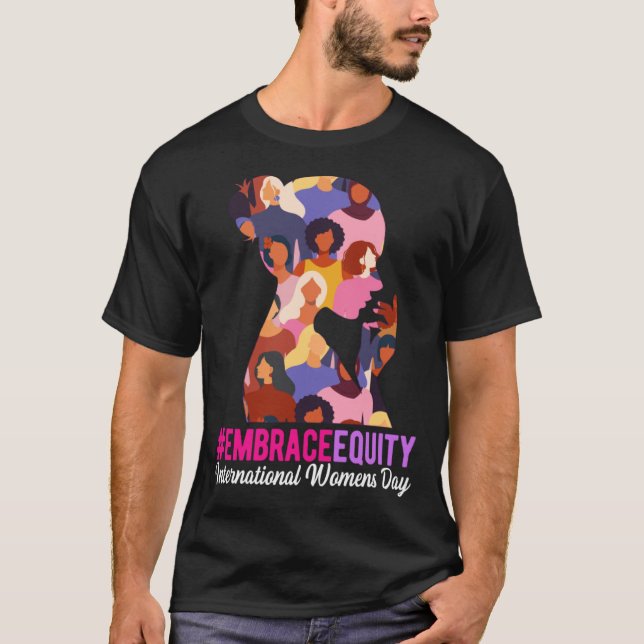 Camiseta Embrace Equity International Women s Day 2023 (Frente)