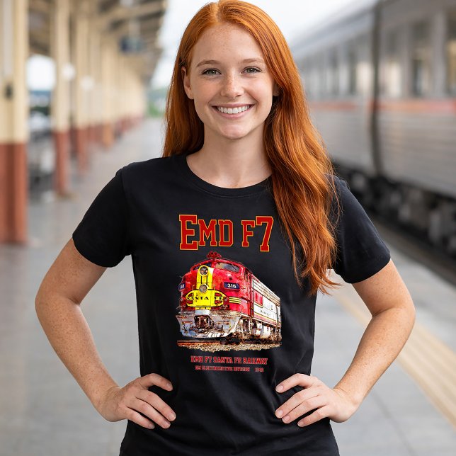 Camiseta EMD F7 Santa Fe Warbonnet Diesel Locomotive. (EMD F7 Santa Fe Warbonnet Diesel Locomotive. Womens Basic T-Shirt)