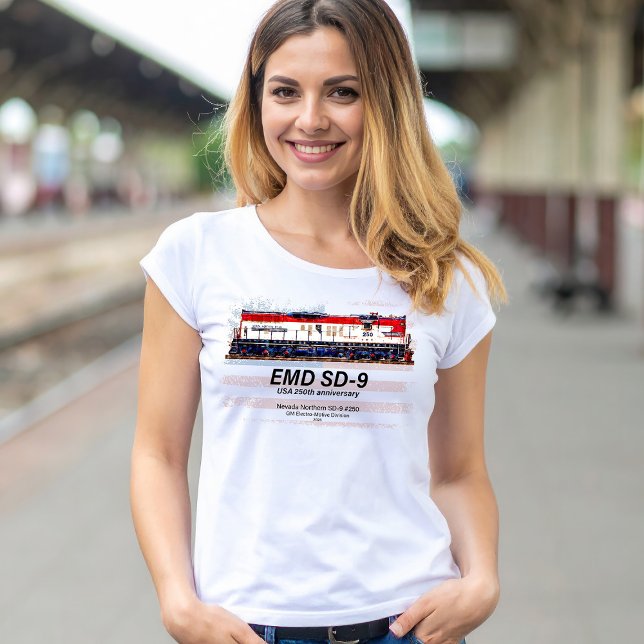 Camiseta EMD SD-9 Locomotive USA 250th Anniversary Livery (EMD SD-9 USA 250th Anniversary Heritage Locomotive. Womens Basic T-Shirt)
