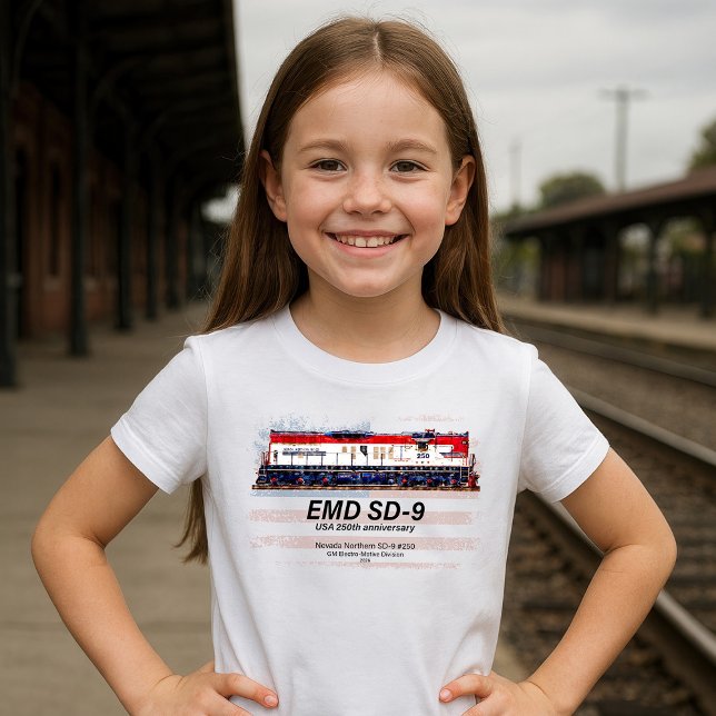 Camiseta EMD SD-9 Locomotive USA 250th Anniversary Livery (EMD SD-9 USA 250th Anniversary Heritage Locomotive. Girl Basic T-Shirt)
