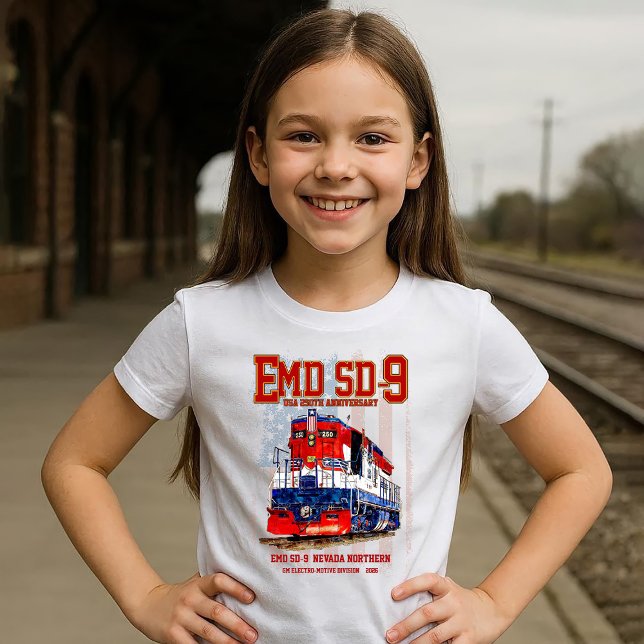 Camiseta EMD SD-9 Locomotive USA 250th Anniversary Livery (EMD SD9 USA 250th Anniversary Heritage Locomotive. Girl Basic T-Shirt)