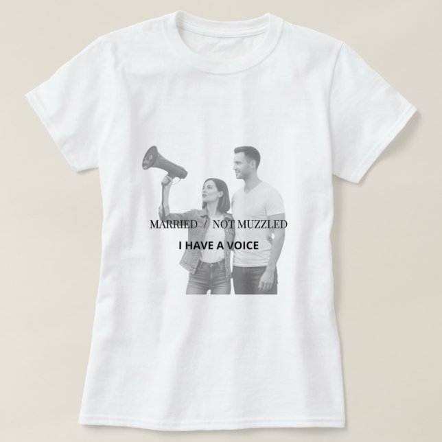 Camiseta Empowered & Married – Feminist T-Shirt for  Wives (Frente do Design)