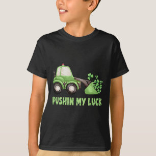 Camiseta Empurrando Minha Sorte Shamrock Dia de São Patríci