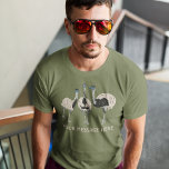 Camiseta Emus Bird Personalizados<br><div class="desc">Surpreenda o seu amante de pássaros favorito com uma equipe gráfica emu personalizada. Esta t-shirt apresenta ilustrações realistas do estilo de três emus e está pronta para ser personalizada com o seu próprio texto personalizado ou slogan abaixo.</div>