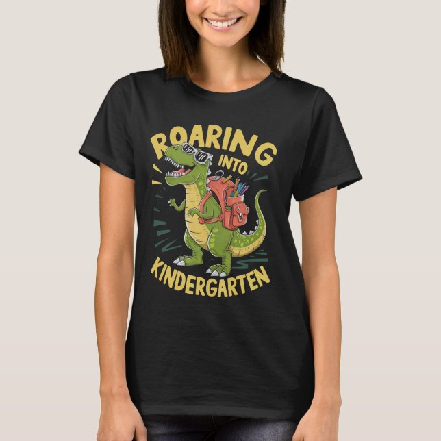 Camiseta Encaminhando até o jardim de infância T Rex Dinoss (Frente)