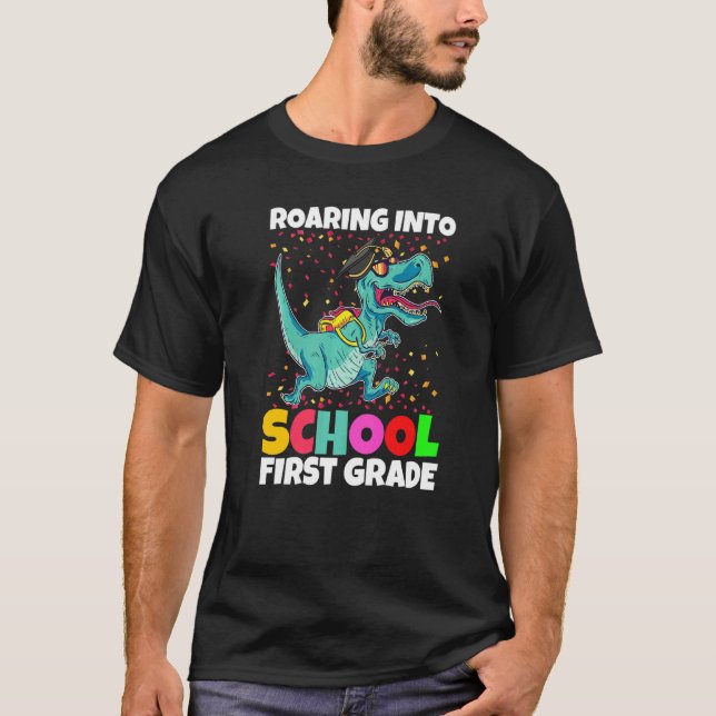 Camiseta Encaminhando Para A Primeira Graduação Escolar (Frente)