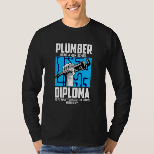 Camiseta Encanador Para Ajustador De Tubulação Usando Um Di
