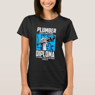 Camiseta Encanador Para Ajustador De Tubulação Usando Um Di