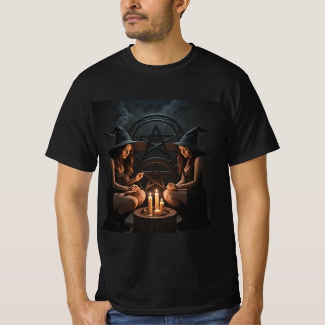 Camiseta Encantamientos Oscuros: Dos Brujas en Acción (Frente)