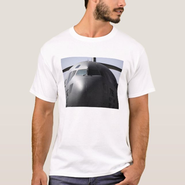 Camiseta Encerramento da frente de um Globemaster III C-17 (Frente)