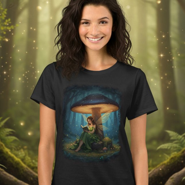 Camiseta Enchanted Night Fairy Reading a Book (Criador carregado)