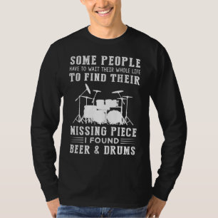 Camiseta Encontrando minha peça perdida: cerveja, tambores