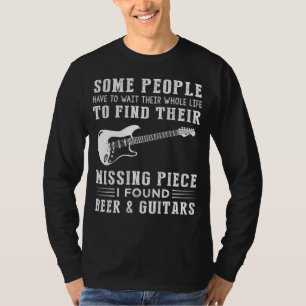 Camiseta Encontrando minha peça perdida: cerveja, violão e 