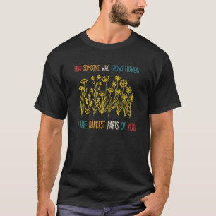 Camiseta Encontre alguém que cultive flores na parte mais e