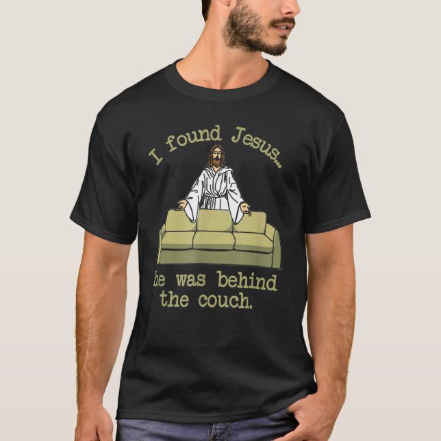 Camiseta Encontrei Jesus Que Ele Estava Atrás Do Sofá 2 (Frente)