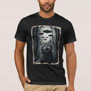 Camiseta Encontro Feline com Alien: Abdução de Gato por OVN