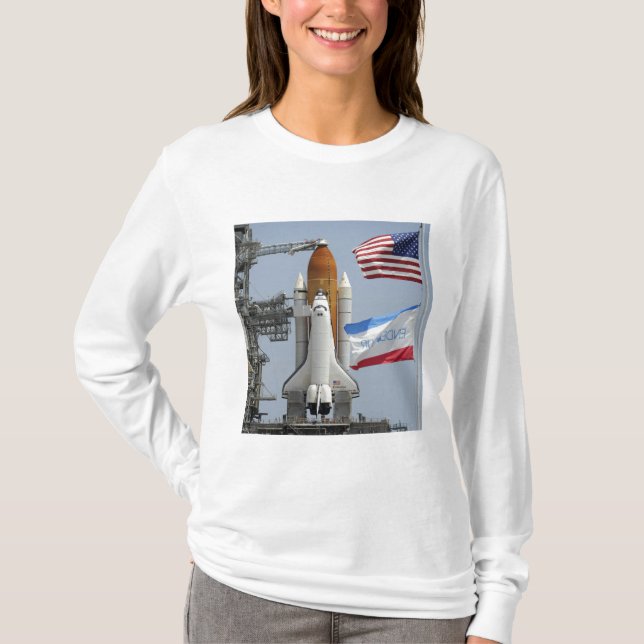 Camiseta Endeavor de Shuttle Espacial no bloco de lançament (Frente)