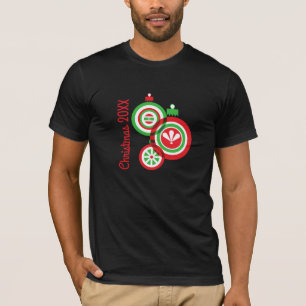 Camiseta Enfeite de Bolas de Natal em Destaque