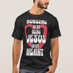 Camiseta Enfermagem em Minhas Veias Jesus em Meu Coração